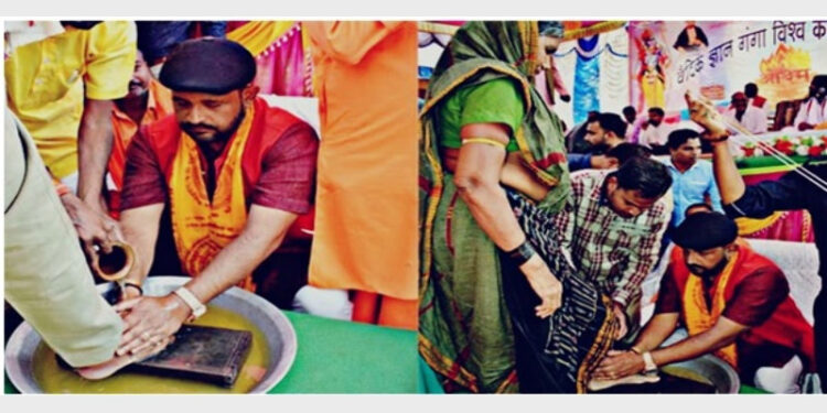 Prabal singh judev washing the feet of the returnees in pathalgaon Jashpur