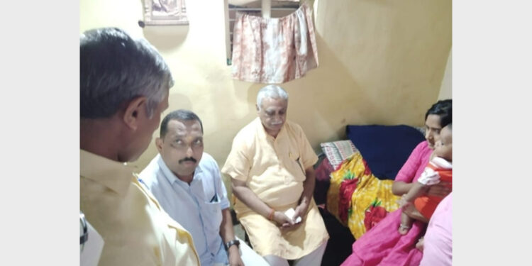 RSS Sah-Sarkaryavah Dr Manmohan Vaidya visits bereaved family of Sanjith