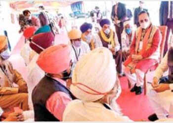 Minister Narendra Modi with farmers during his visit to Kutch, Gujarat, Gurpurab, Farm Unions