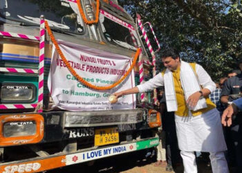 Chief Minister Biplab Kumar Deb flagging the first consignment of 40 MT canned pineapples to Germany (Photo Credit: enewstime)