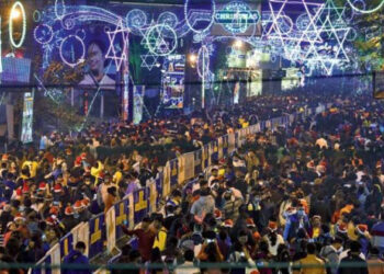 Gathering at Park Street to celebrate Christmas day in Kolkata