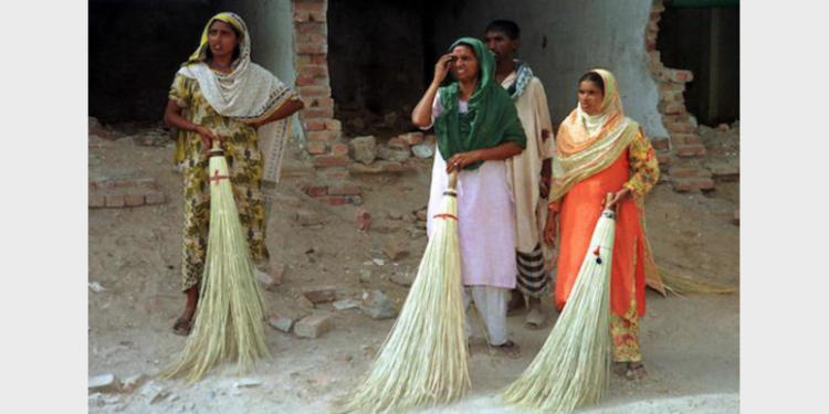 Though Christians in Pakistan are involved om various occupations, they are hugely over-represented in the sweeper profession (Photo Credit: UCA News)