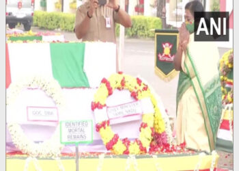 Telangana Governor and Puducherry Lieutenant Governor Dr Tamilisai Soundararajan paying tribute to CDS Bipin Rawat and others who died in the Coonoor chopper crash (Photo Credit: ANI)