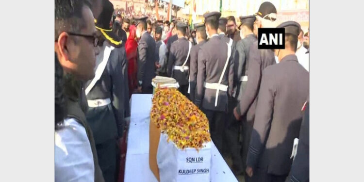 Crowd paying last respects to Squadron Leader Kuldeep Singh (Source: ANI)