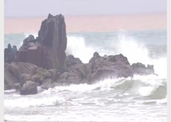 The cyclone is likely to reach the west-central Bay of Bengal off north Andhra Pradesh-south Odisha coasts by Saturday (Photo Credit: ANI)