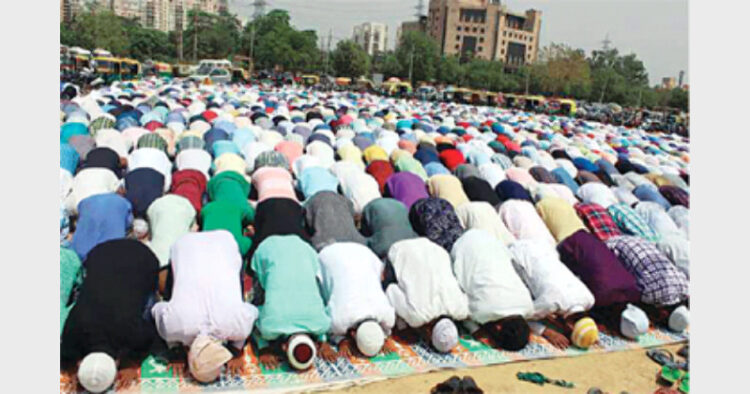 Muslims offering namaz at a public place in Gurugram, Haryana, Muslims offering Friday namaz