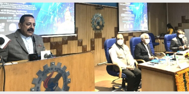 Union MInister Dr Jitendra Singh at the launch of the latest issue of a popular science monthly magazine in Urdu, published by Vigyan Prasar (Photo Credit: India Science Wire)
