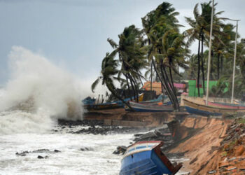 Headquarters, Eastern Naval Command, and Naval Officers-in-Charge at Andhra Pradesh and Odisha Area are in liason with State Administrations for rendering assistance (File)