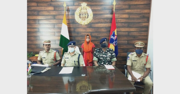 Vetti Jogi alias Jyothi surrendered before Bhadradri Kothagudem district Police and 141 Battalion of CRPF (Photo Credit: ANI)
