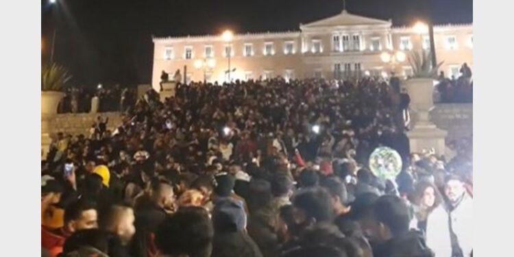 Pakistanis flooded Syntagma Square in central Athens on New Year's Eve amid ban on gatherings (File)