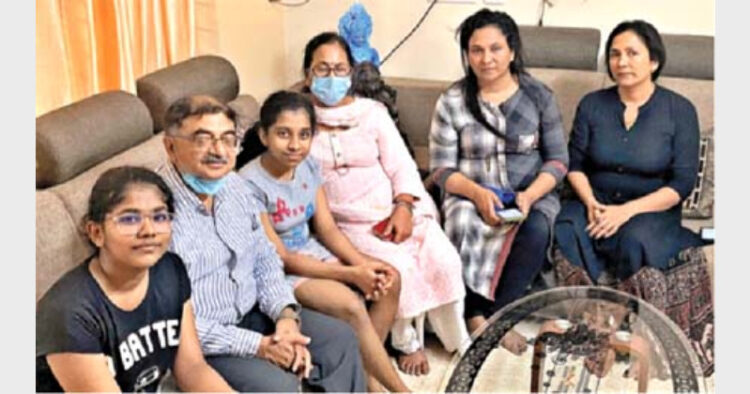 Shri Tarun Vijay with family members of slain BJP leader Renjith Sreenivasan