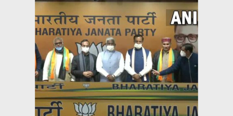 Naresh Saini, Hari Om Yadav, Dr Dharmpal Singh joined in BJP in Delhi (Photo Credit: ANI)