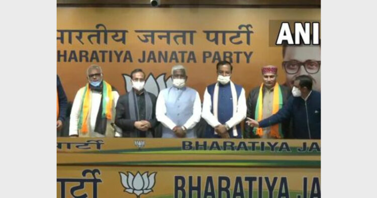 Naresh Saini, Hari Om Yadav, Dr Dharmpal Singh joined in BJP in Delhi (Photo Credit: ANI)