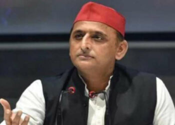 Chief Minister Akhilesh Yadav shunted the 1997-batch IAS officer when he sent a letter calling for a meeting to discuss the reconstruction of Ram Temple in Ayodhya on lines of Somnath Temple and alter suspended him ( Photo Credit: India Tv News)