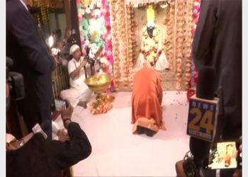 UP CM Yogi Adityanath at Ravidas temple (Photo Credit: ANI)