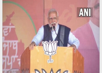 PM Modi addressing in a rally in Pathankot (Photo Credit: ANI)