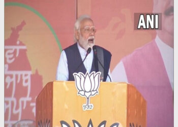 PM Modi addressing in a rally in Pathankot (Photo Credit: ANI)