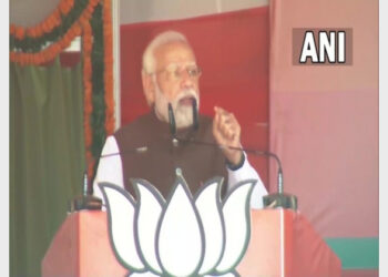 PM Modi addressing in a rally in Maharajganj (Photo Credit: ANI)