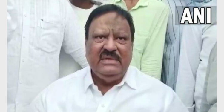 Congress leader Mukarram Khan threatened in a viral video saying those students opposing wearing the hijab will be chopped to pieces (Photo Credit: ANI)