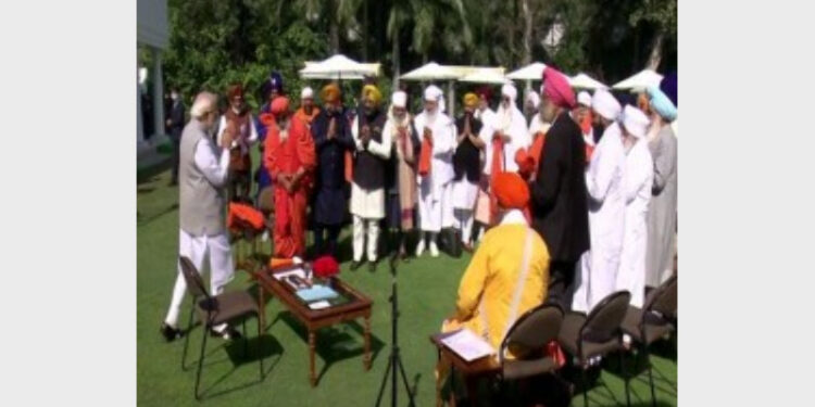 PM Modi hosting prominent Sikhs at his residence (Photo Credit:ANI)