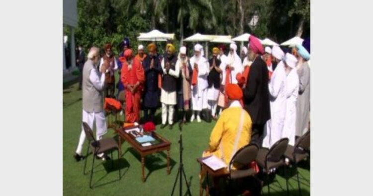 PM Modi hosting prominent Sikhs at his residence (Photo Credit:ANI)