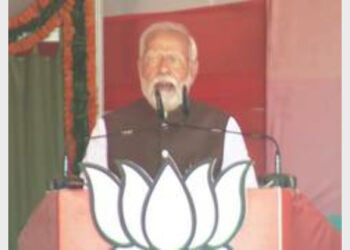 PM Modi addressing in a rally in Ballia (Photo Credit: ANI)