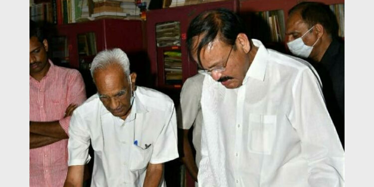 Vice President Venkaiah Naidu at Annamayya Library in Guntur
