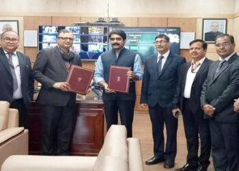 Prasar Bharati CEO Shashi Shekhar Vempati and Yupp TV Founder and CEO Uday Reddy at the content hosting agreement (Photo Credit: News On AIr)