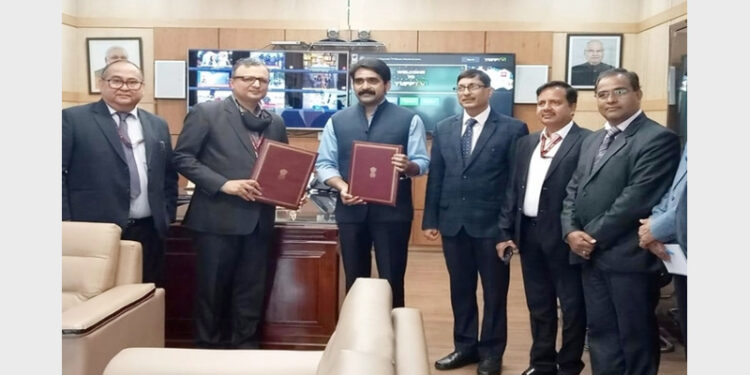 Prasar Bharati CEO Shashi Shekhar Vempati and Yupp TV Founder and CEO Uday Reddy at the content hosting agreement (Photo Credit: News On AIr)