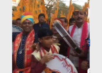 It is believed by the devotees of Shyamji temple that if anyone participates in the procession, all problems and miseries of his life go away