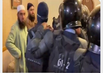 The police commandos broke into the suite of Salahuddin Ayubi and arrested activists of Ansarul Islam, dragged them out of the room, shifted them to the police prisoner vans and took them to an unknown place (Photo Credit: ANI)