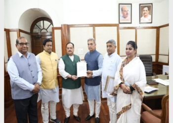 BJP fact-finding committee submitting Birbhum violence report to JP Nadda (Photo Source: ANI)