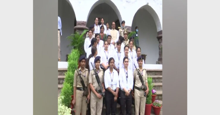 Madhya Pradesh CM Shivraj Singh Chouhan withall women security team on International Women's Day (Photo Credit: ANI)