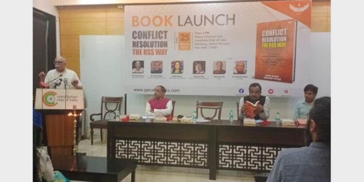 RSS Sah Sarkaryavah Arun Kumar speaking at the book launch of event of 'Conflict Resolution: The RSS Way by Ratan Sharda, Yashwant Pathak' in Delhi (Photo Source: Twitter-@RatanSharda55)