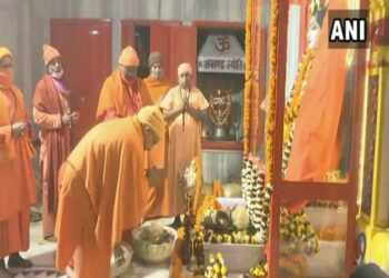 UP CM Yogi Adityanath offering prayers at Gorakhnath temple on Maha Shivaratri (Photo Credit: ANI)