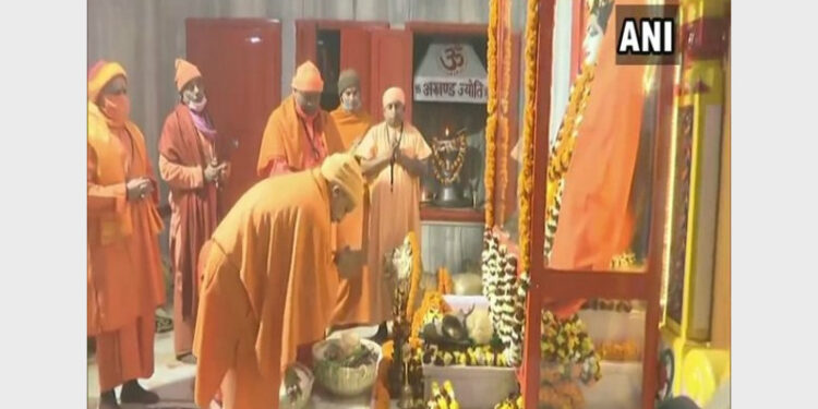 UP CM Yogi Adityanath offering prayers at Gorakhnath temple on Maha Shivaratri (Photo Credit: ANI)