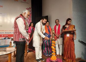 Union Minister G Kishan Reddy, Prajna Pravah National Convenor, Shri J Nandakumar along with other dignitaries lighting the lamp before the inaugural session of Ishan Manthan