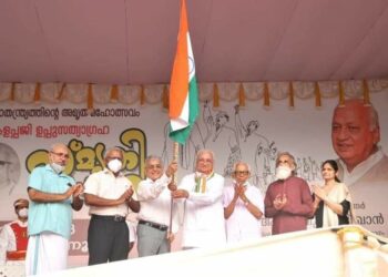 Prabakar Palari receives national flag from the Governor (Photo Source: S. Chandrasekhar)