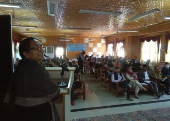 Prof Anita Nuna, former head, Department of Curriculum Studies, NCERT, New Delhi, explaining her presentation to the audience (Photo Source: SCERT)