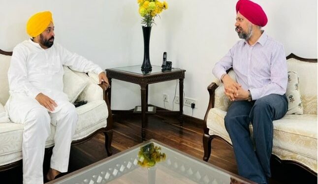 British MP Tanmanjeet Singh Dhesi with Punjab CM Bhagwant Mann