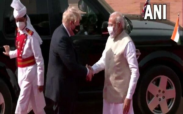 Indian Prime Minister Narendra Modi receiving UK Prime Minister Boris Johnson at Rashtrapati Bhavan in New Delhi (Photo Source: ANI)