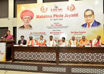 Dais (Left to Right), Baldev Sachdeva(MHI Delhi-NCR President), Lal Singh Arya(BJP SC Morcha National President), Sunil Deodhar (BJP National Secretary), L. Murugan (Union Minister), Pratima Bhoumik (Union Minister)