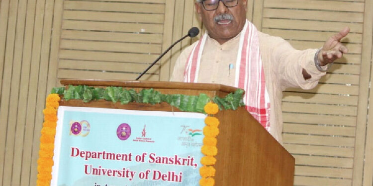 Dr Krishna Gopal, RSS  Sah-Sarkaryavah addressing an international seminar on rewrting bharatiya history organised by department of sanskrit, Delhi  University