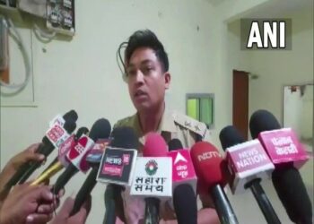 Khargone SP Ankit Jaiswal speaking to the media (Photo Source: ANI)