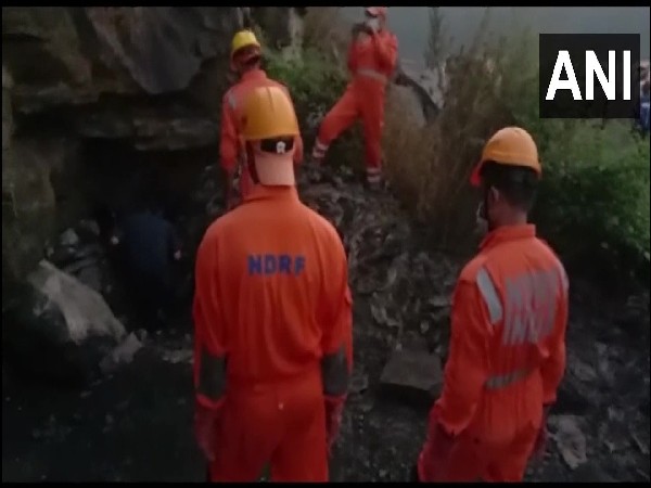 NDRF at coal mine collapse in Dhanbad (Photo Source: ANI)