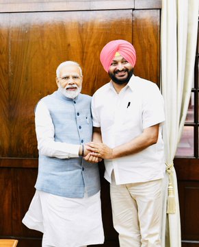 MP Ravneet Singh Bittu with PM Modi (Photo Source: Twitter)