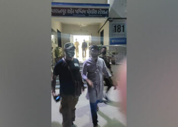 Assam police arrested Jignesh Mevani at Palanpur Circuit House in Banaskantha around 11:30 pm (Photo Source: ANI)