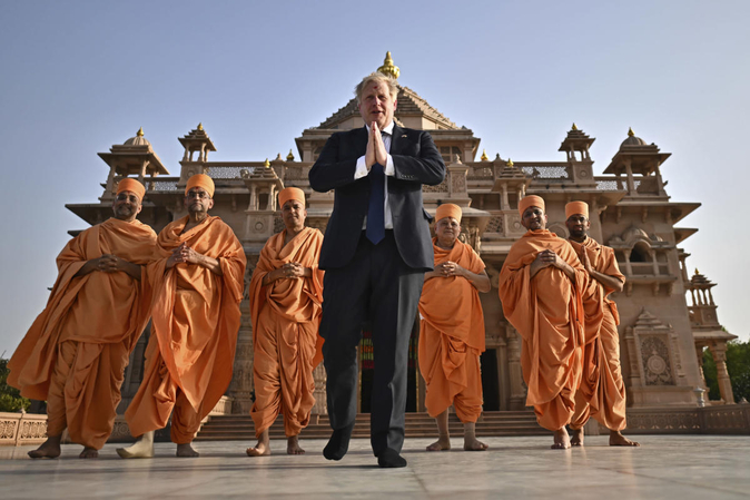 UK PM Boris Johnson with sadhus in Akshardam Temple (Photo Source: AFP)