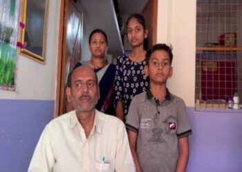 PM Awas Yojana beneficiary Sudhir Kumar Jain and familoy (Photo Source: ANI)