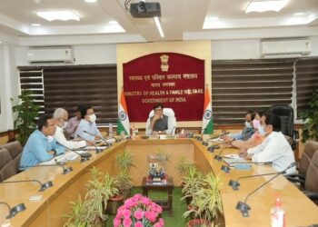 Union Health Minister Mansukh Mandaviya in a meeting with experts on the new Coronavirus strain- 'XE variant' (Photo Source: ANI)